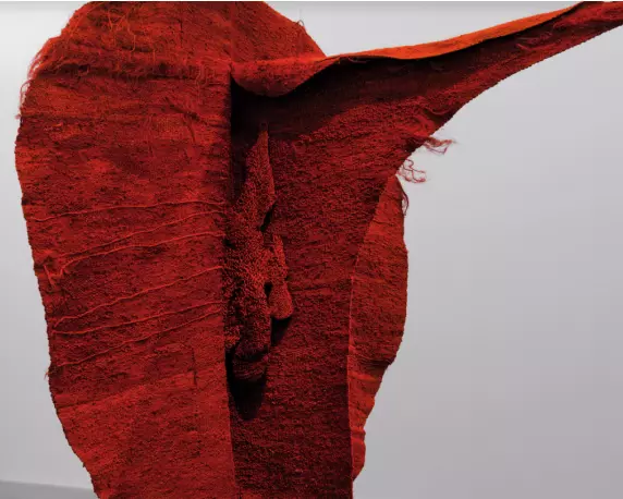 Exposition d'une femme artiste 