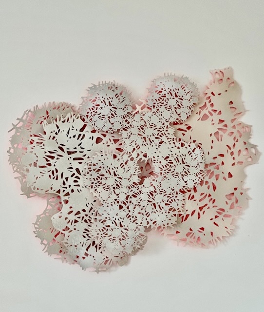 Pink Bloom, Dessin découpé et peint, 95X75 cm