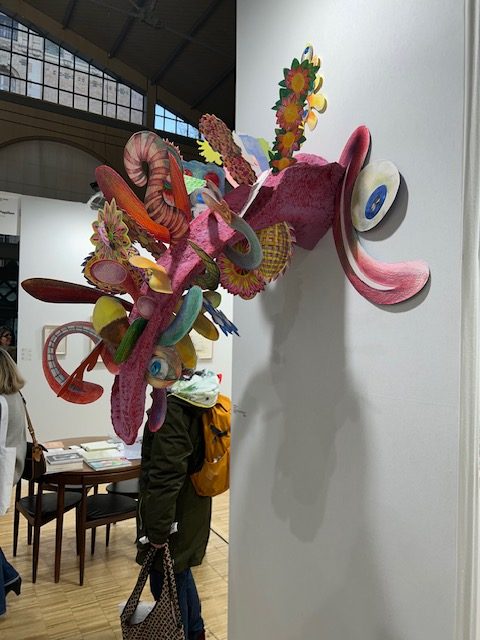 Frédérique LoutzI, volume en papier découpé